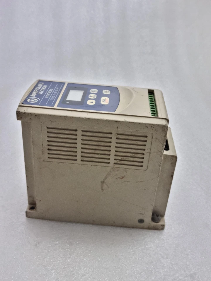 BONFIGLIOLI VECTRON SYN10 S 220 05 AF FREQUENCY CONVERTER SYNTHESIS SYN10